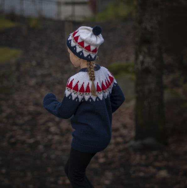 "Nisse" Genser og hue - Viking Design 2032-5B Kit - 2 - 12 år - Viking Alpaca Storm