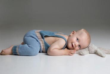 "Iben" Romper, dreng - Knøttestrikk 43 Kit - 1-24 Mdr. - Viking Bamboo