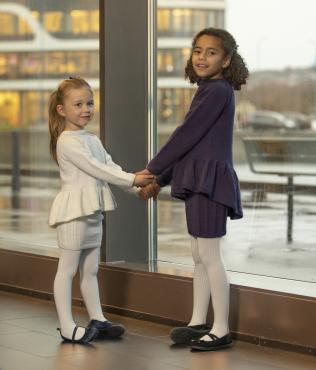 Appel genser og nederdel  - Viking Design 1903-2H Kit - 2 - 12 år - Viking Frøya