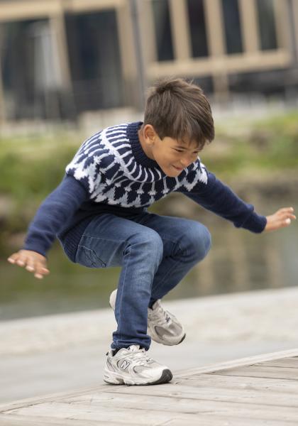 Kaprifol genser - Viking Design 2430-2C Kit - 2 - 12 år - Viking Trend Merino